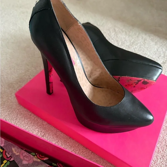 Betsey Johnson Black Platform Wedge Pumps size 9 - Picture 2 of 6